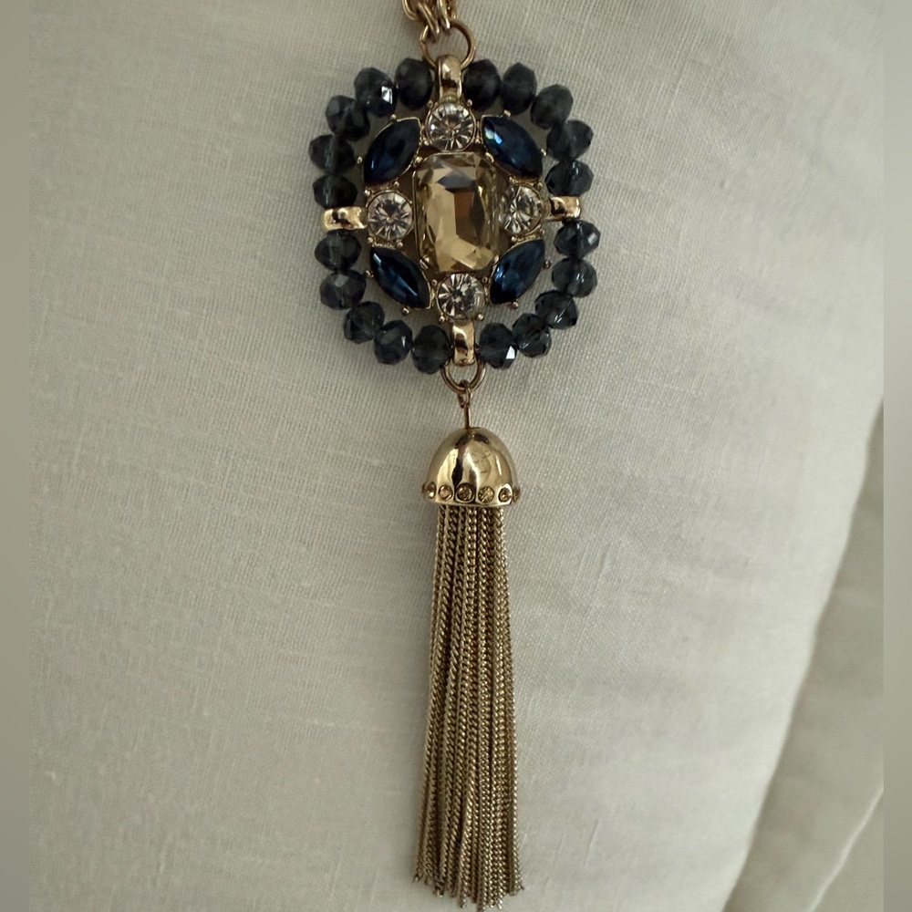 Banana republic long necklace